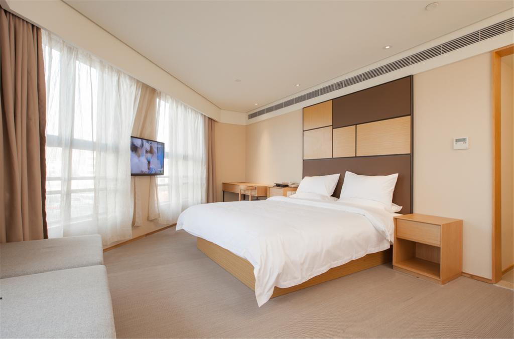 Ji Hongqiao Zhongshan West Road 4*