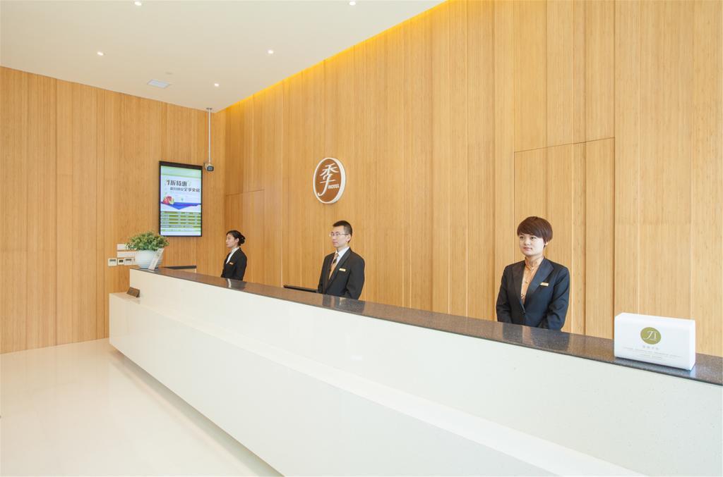Ji Hongqiao Zhongshan West Road 4*